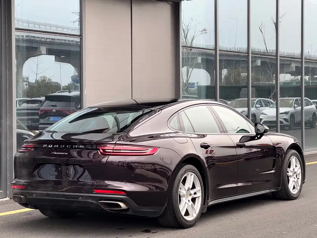 PORSCHE PANAMERA