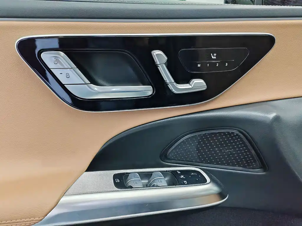 Mercedes-Benz E-Class (Import) — миниатюра 17