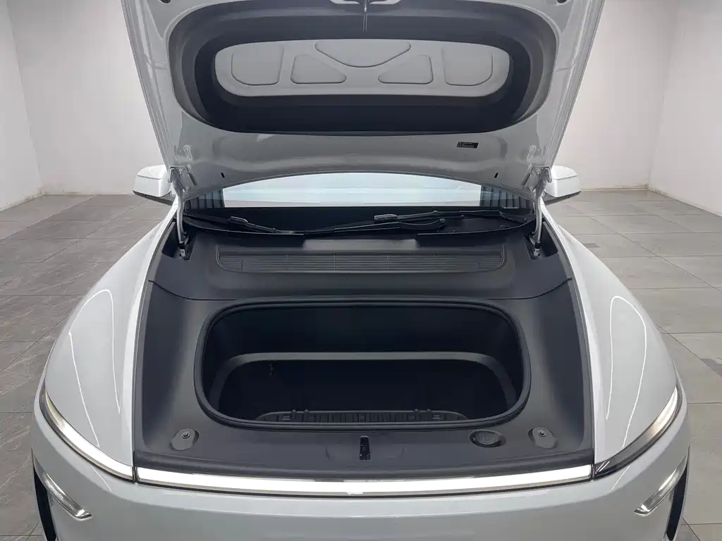 Tesla Model Y L — миниатюра 9