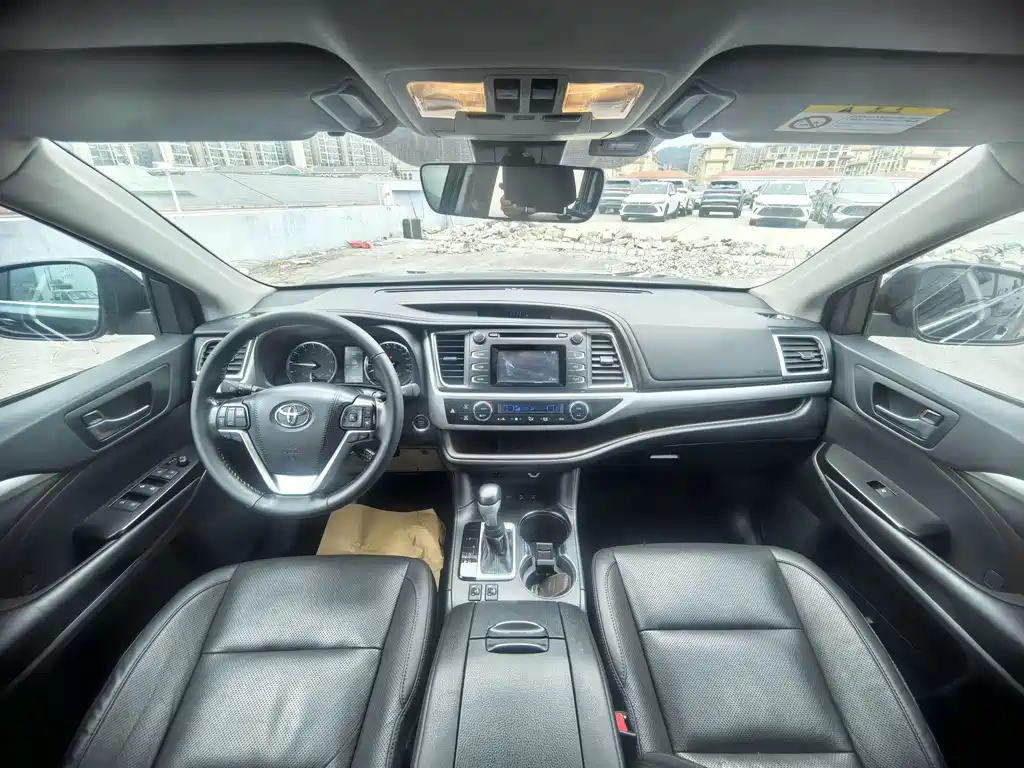 TOYOTA HIGHLANDER