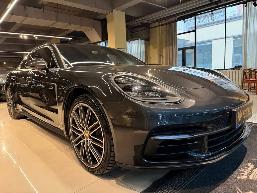 PORSCHE PANAMERA