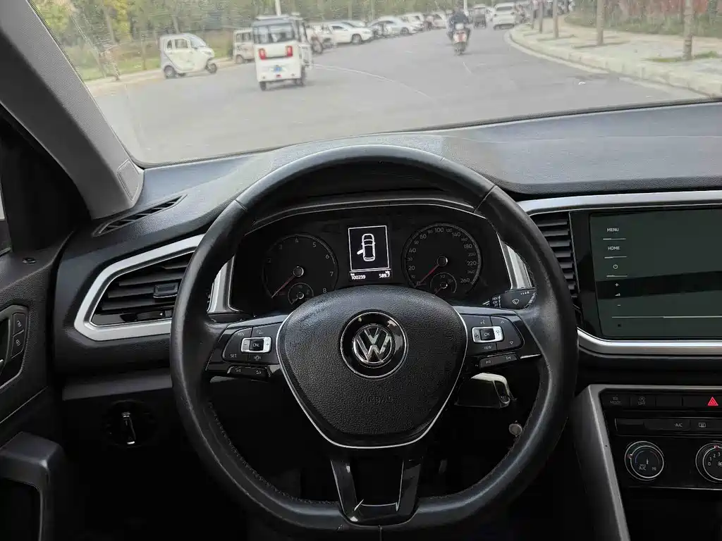 Volkswagen T-Roc — миниатюра 8