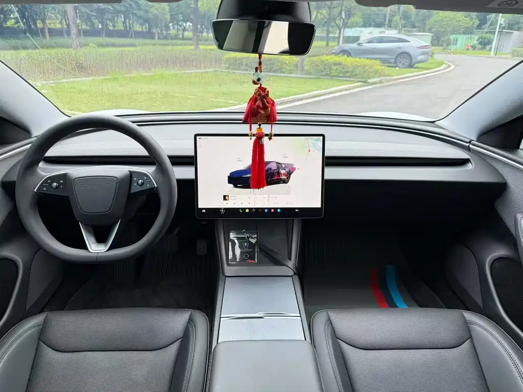 Tesla Model 3 — миниатюра 9