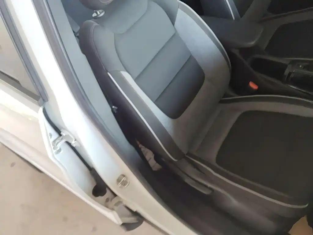 Chevrolet Tracker — миниатюра 25