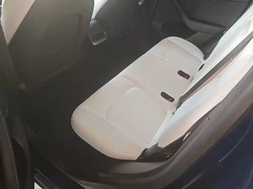 Tesla Model Y — миниатюра 17