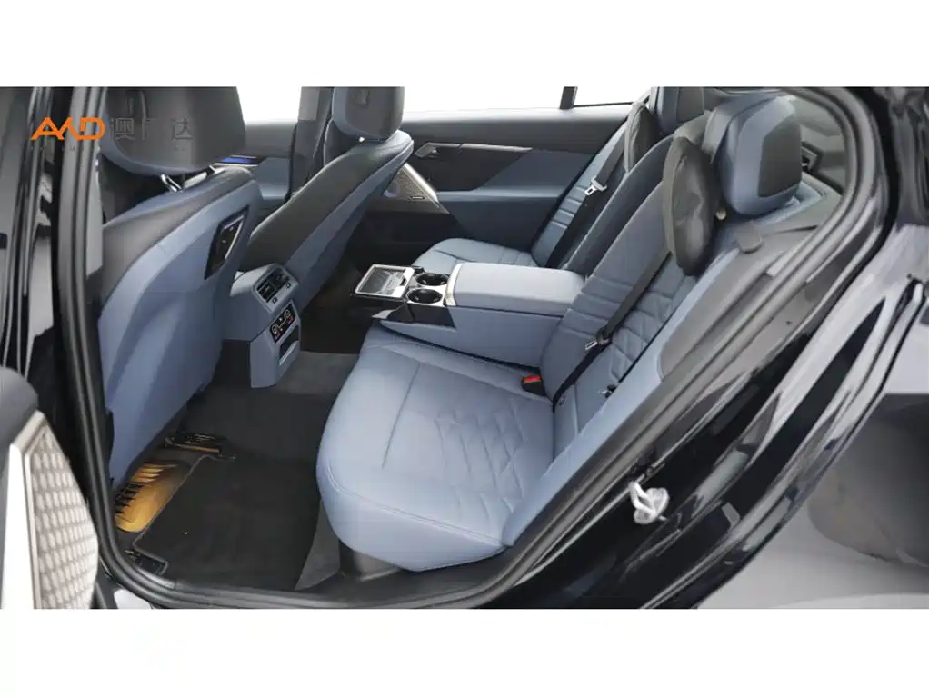 BMW 5 Series — миниатюра 7