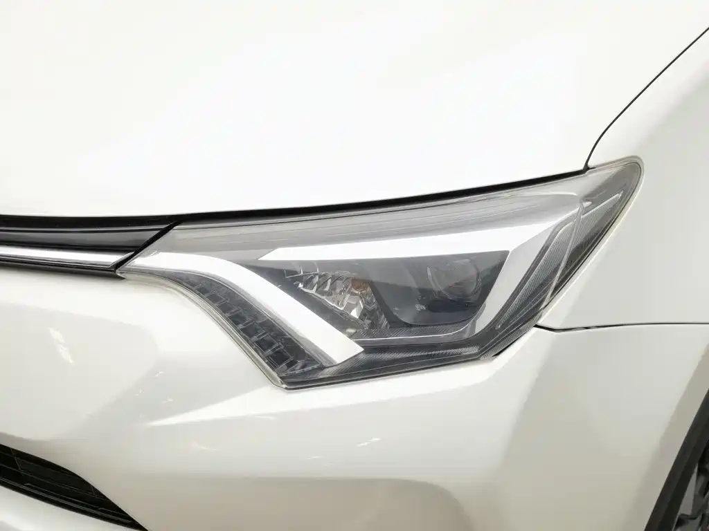 Toyota RAV4 — миниатюра 7