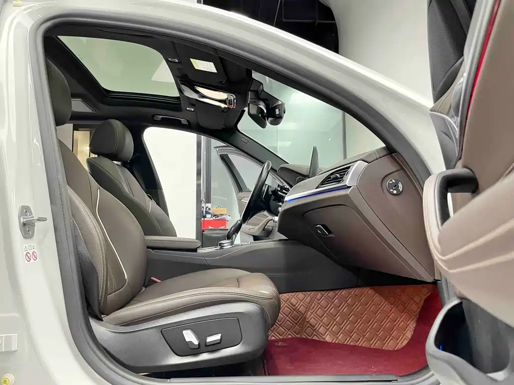 BMW 5 Series — миниатюра 6