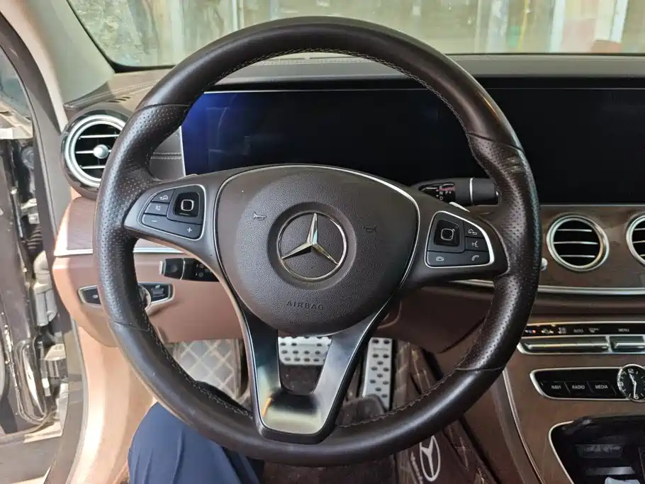 Mercedes-Benz E-Class — миниатюра 15
