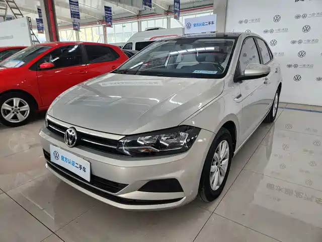 VOLKSWAGEN POLO