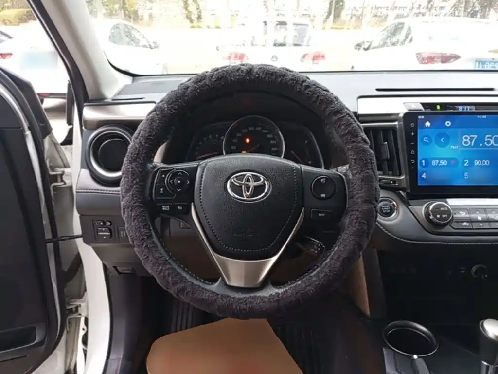 Toyota RAV4 — миниатюра 11