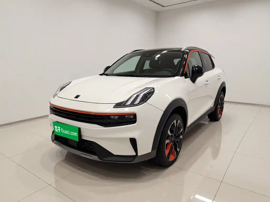 Lynk & Co 06