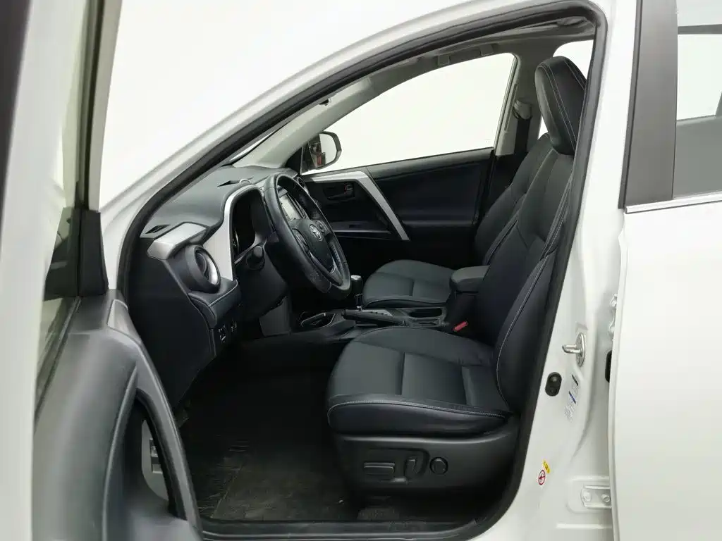 Toyota RAV4 — миниатюра 10