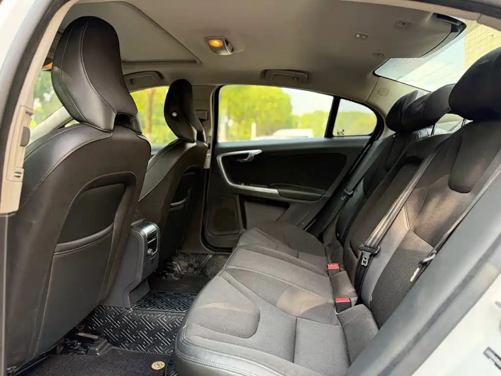 Volvo S60 — миниатюра 5