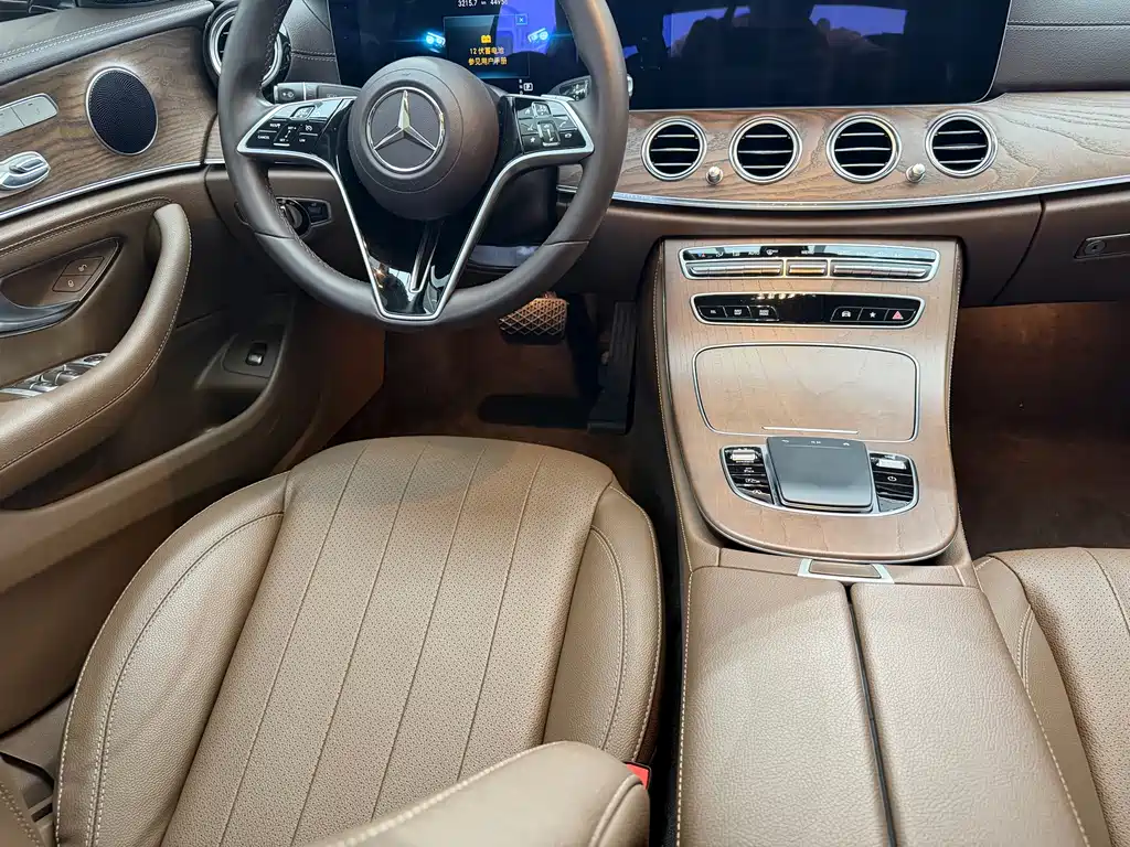 Mercedes-Benz E-Class — миниатюра 14