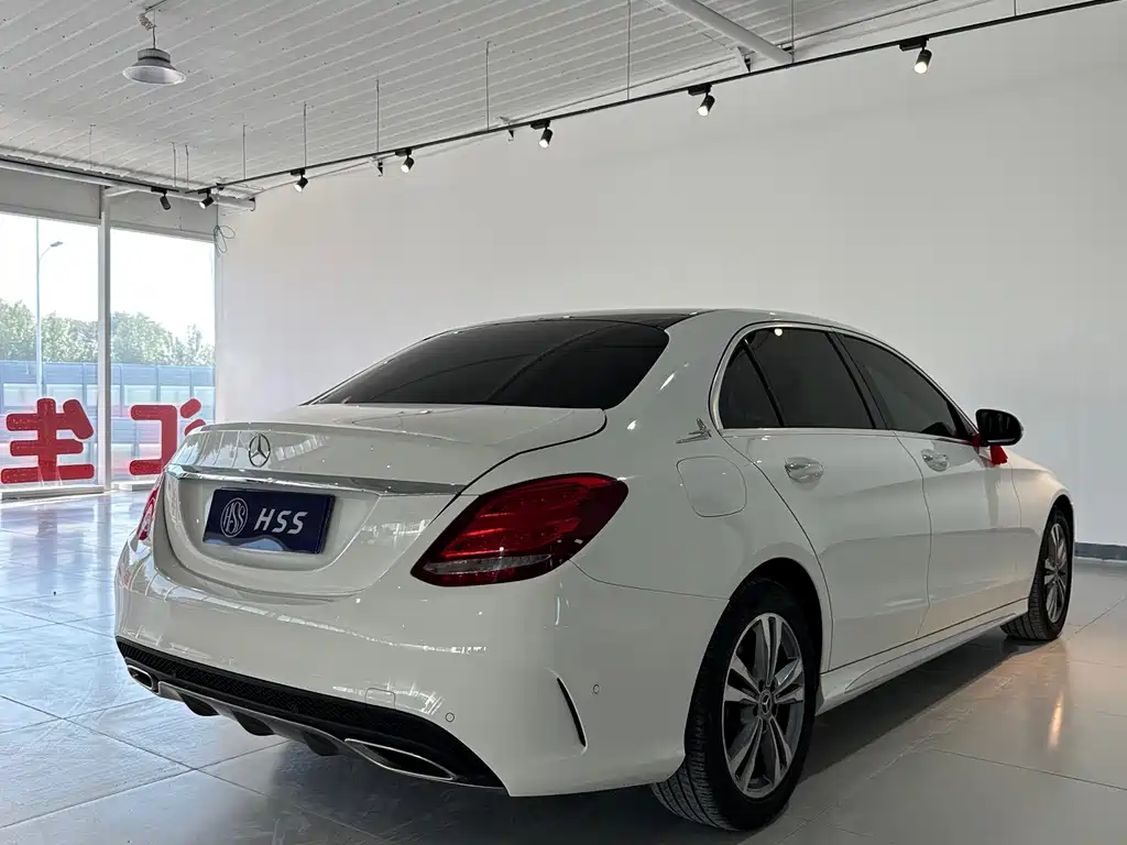 Mercedes-Benz C-Class — миниатюра 6