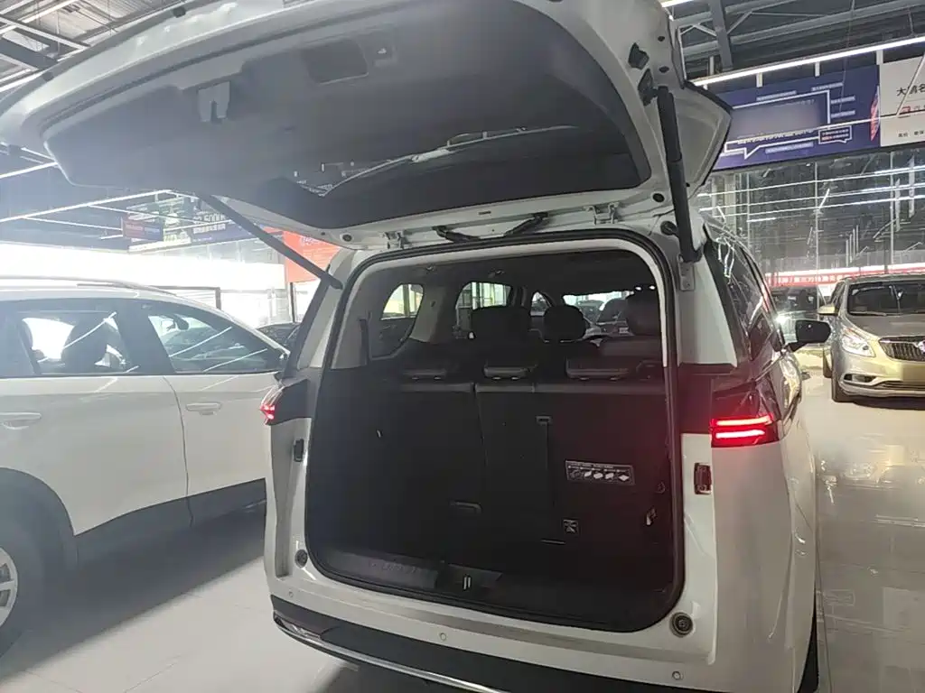 GAC Motor Trumpchi E8 PHEV — миниатюра 19