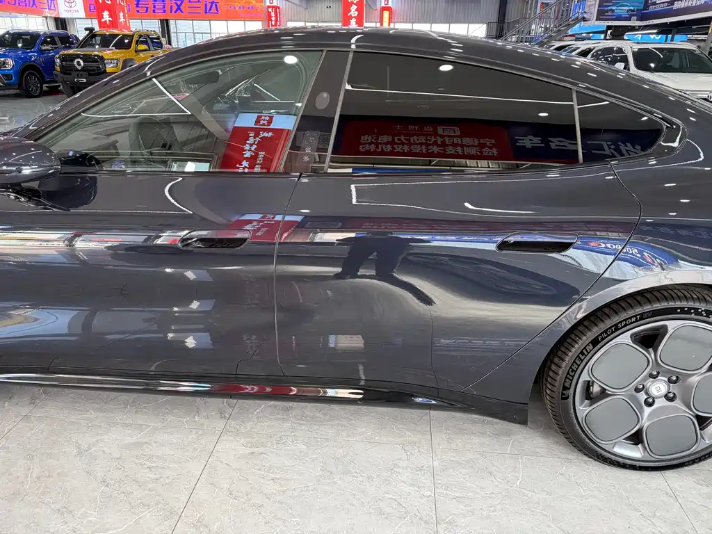 XIAOMI CAR XIAOMI SU7