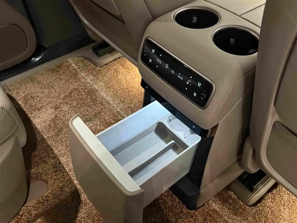 Li Auto Li i8 — миниатюра 16
