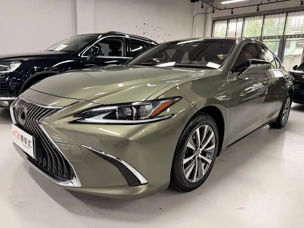 Lexus ES 2018