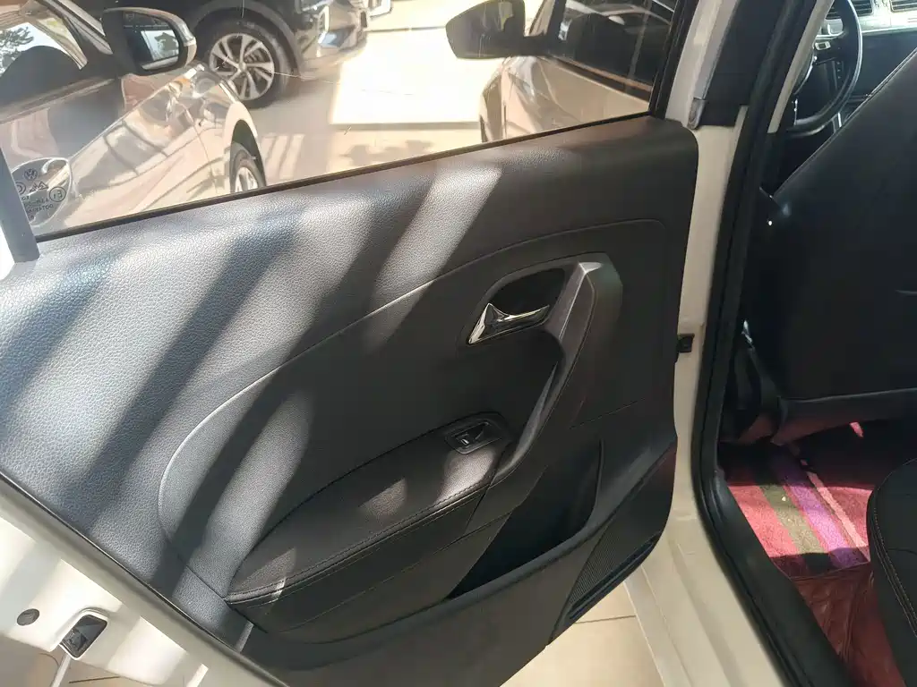 Volkswagen Polo — миниатюра 7