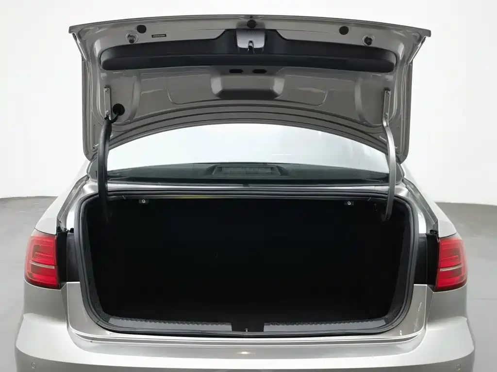 Volkswagen Sagitar — миниатюра 16