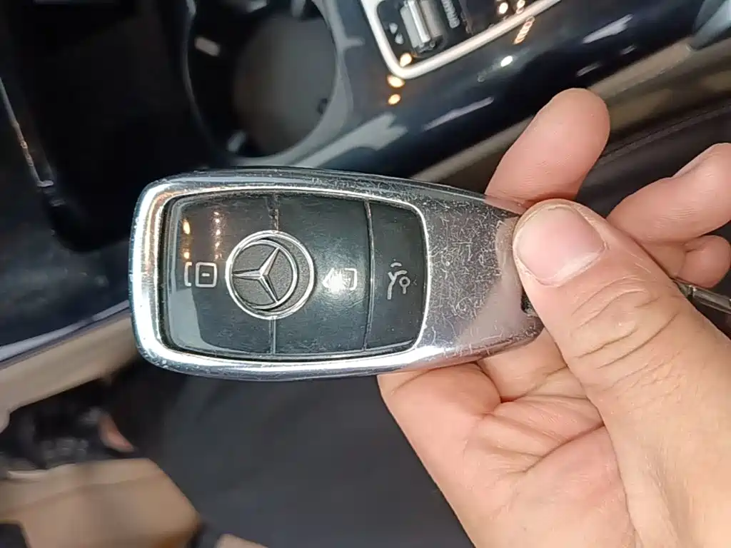 Mercedes-Benz EQC — миниатюра 9