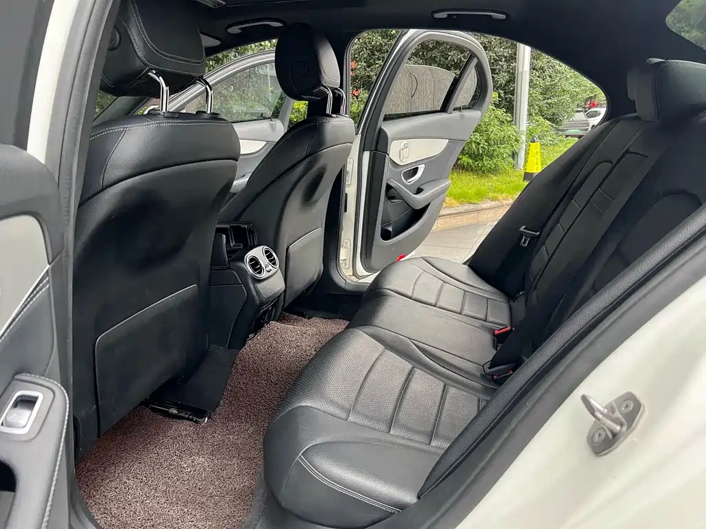 Mercedes-Benz C-Class — миниатюра 8