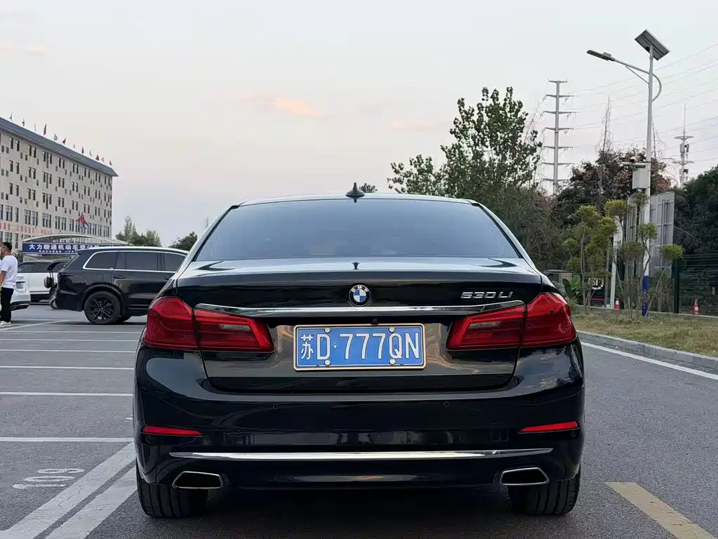 BMW 5 Series — миниатюра 11
