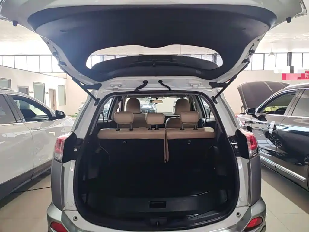 Toyota RAV4 — миниатюра 19