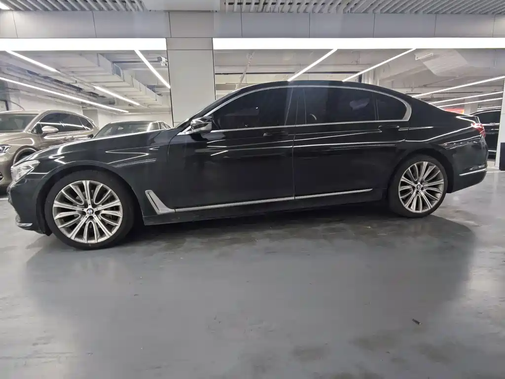 BMW 7 Series — миниатюра 2