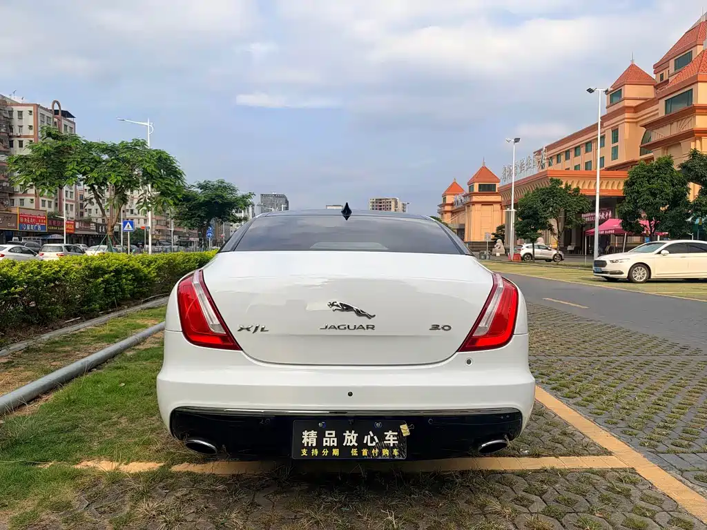 Jaguar XJ — миниатюра 18
