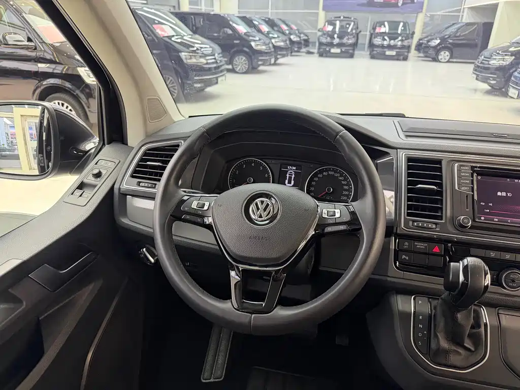 Volkswagen Caravelle — миниатюра 7