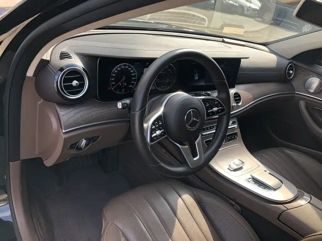 Mercedes-Benz E-Class — миниатюра 14