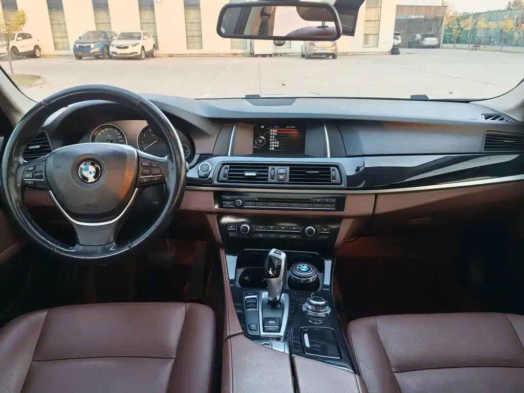 BMW 5 Series — миниатюра 8