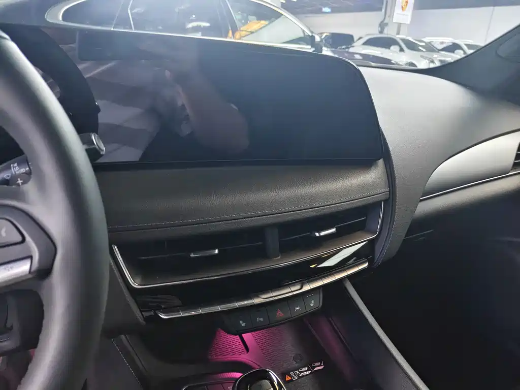Cadillac CT5 — миниатюра 6