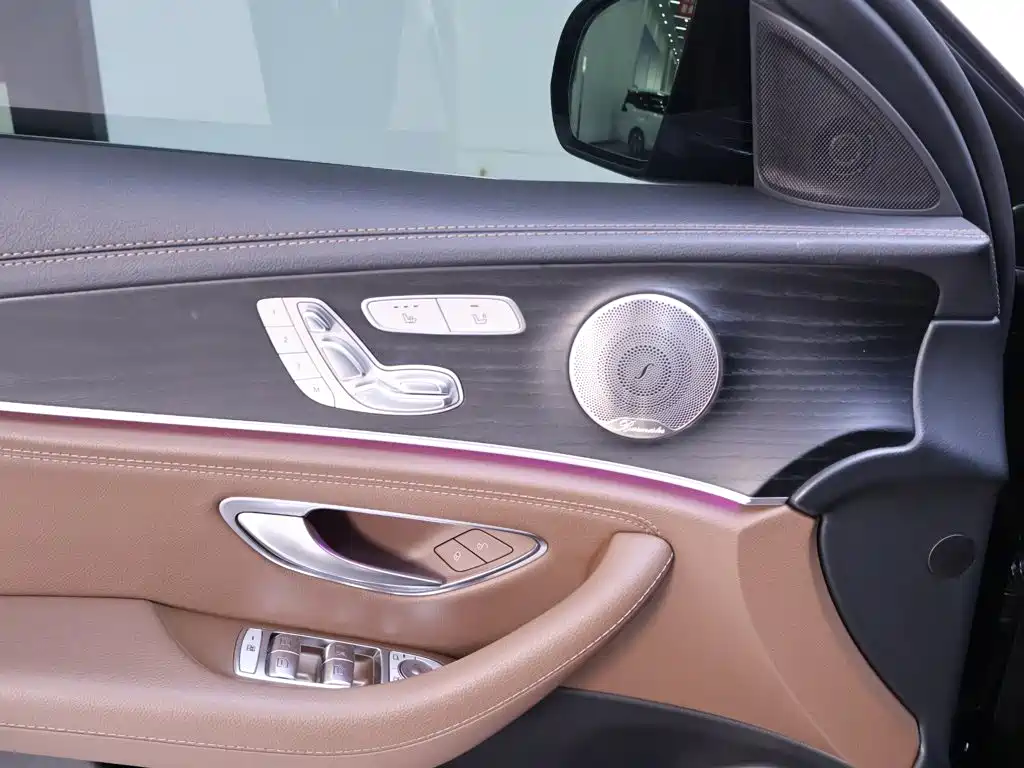 Mercedes-Benz E-Class — миниатюра 17