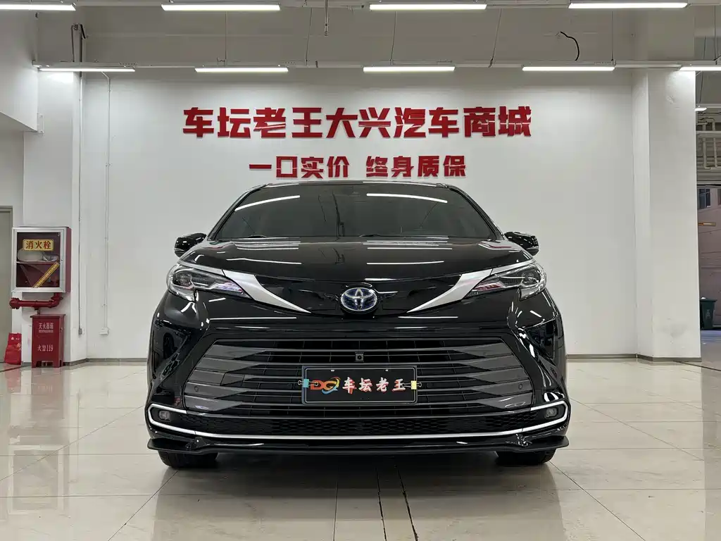 Toyota Sienna — миниатюра 2
