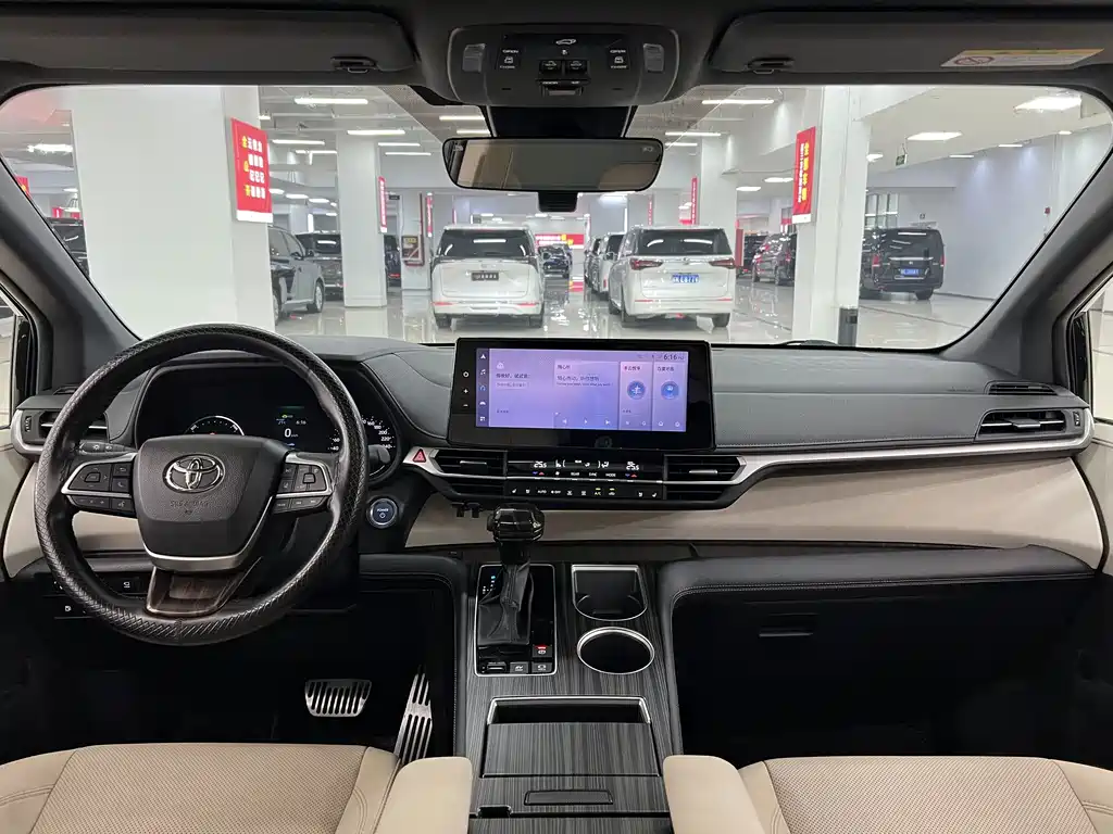 Toyota Sienna — миниатюра 4