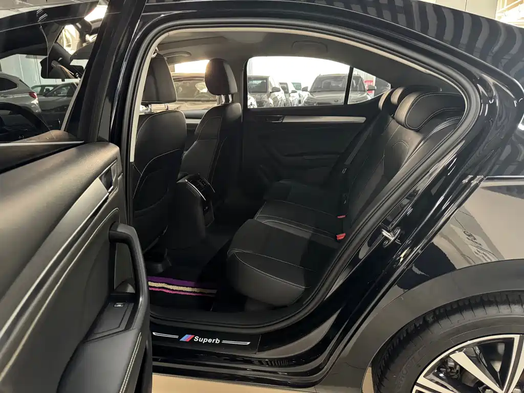 Skoda Superb — миниатюра 5