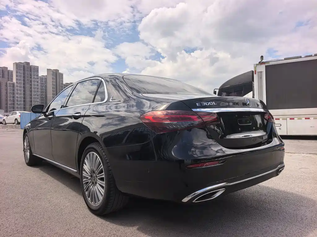 Mercedes-Benz E-Class — миниатюра 6
