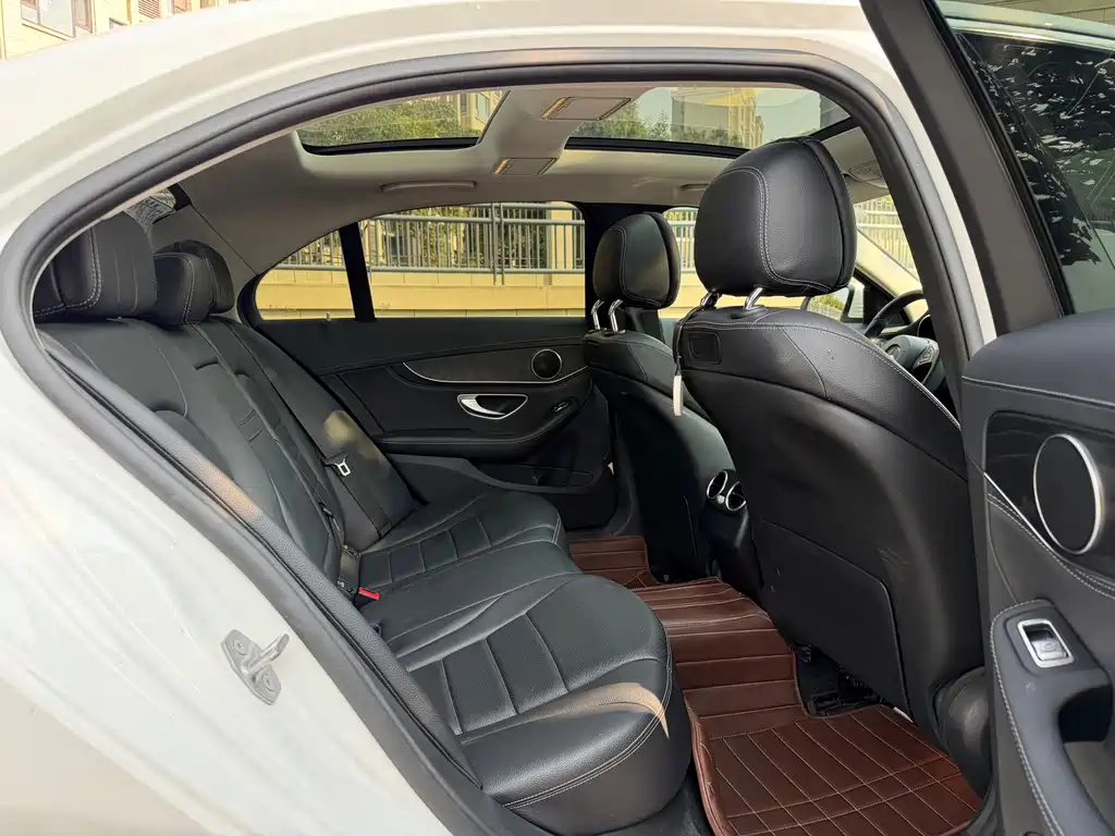Mercedes-Benz C-Class — миниатюра 11