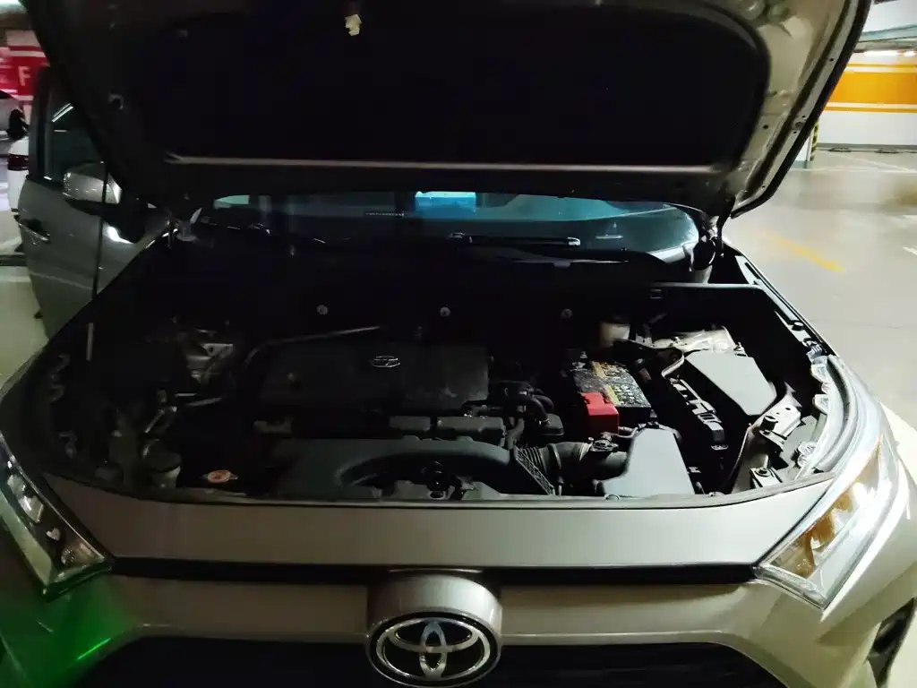 Toyota RAV4 — миниатюра 11
