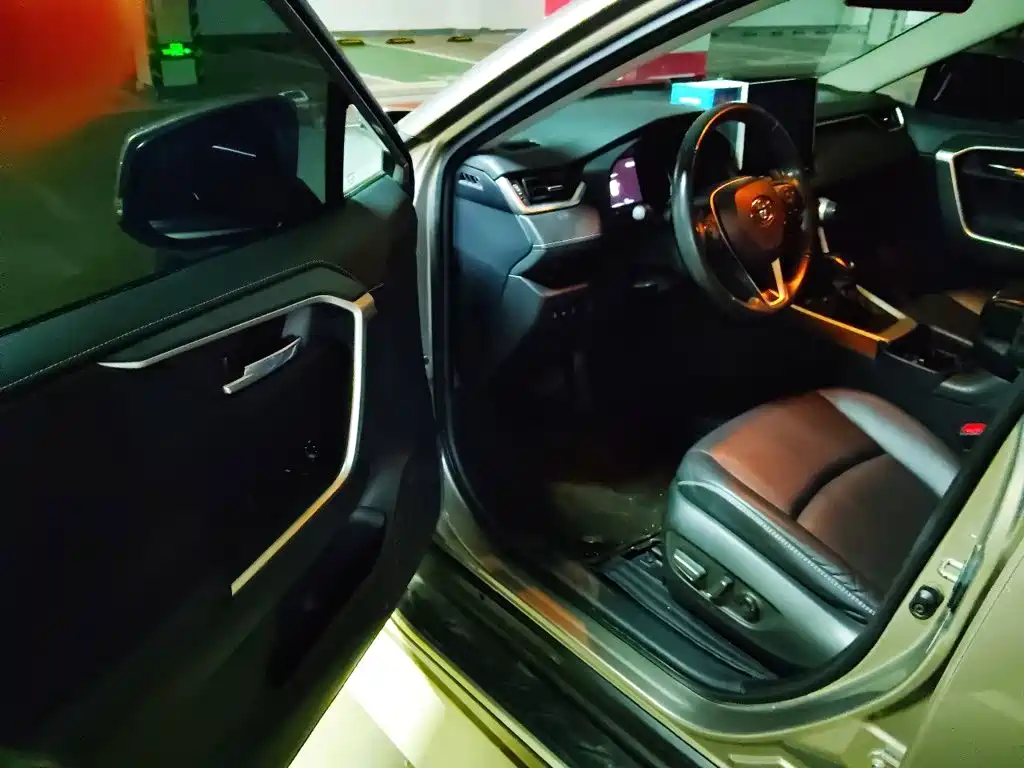 Toyota RAV4 — миниатюра 14
