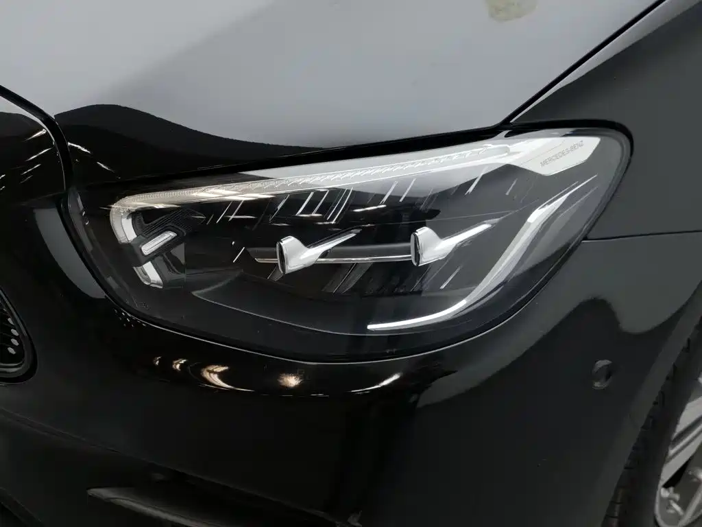 Mercedes-Benz E-Class — миниатюра 7