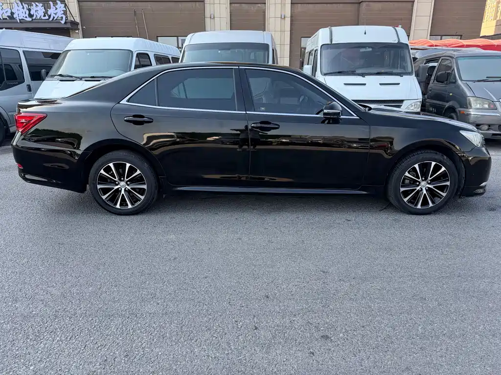 Toyota Crown — миниатюра 12