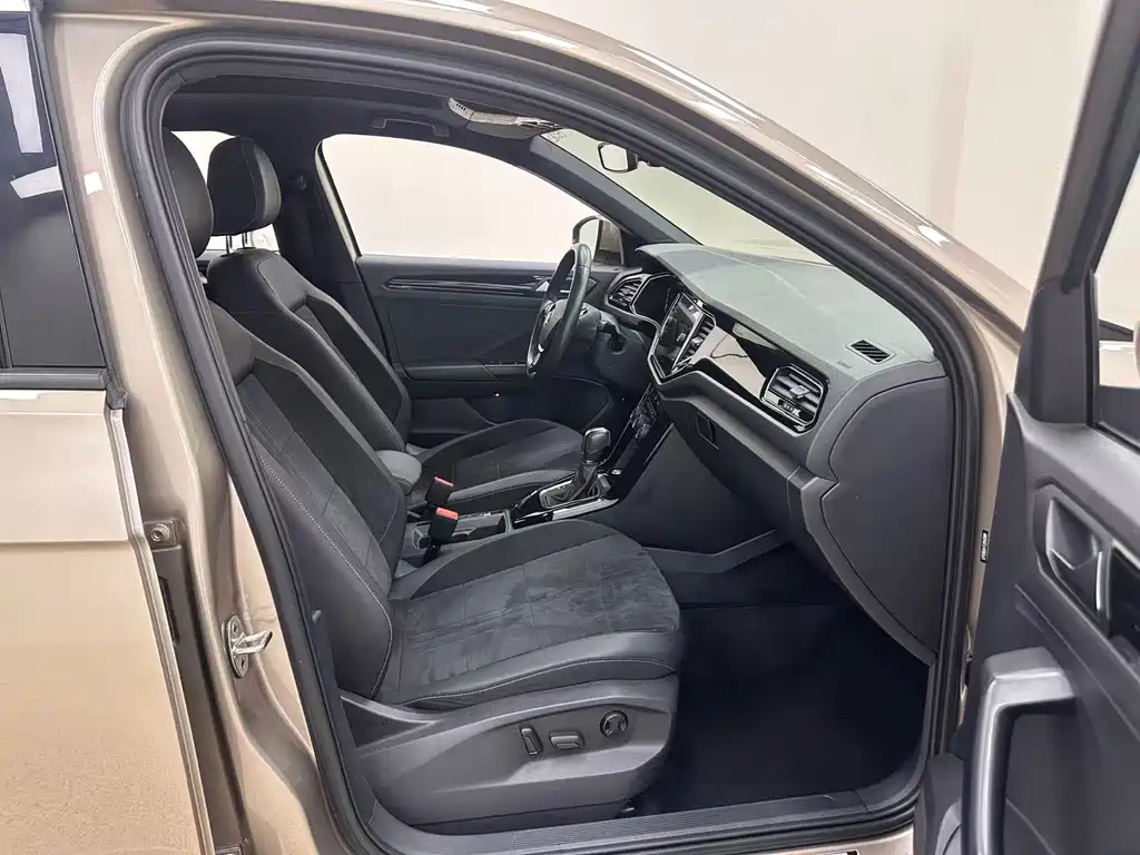 Volkswagen T-Roc — миниатюра 13