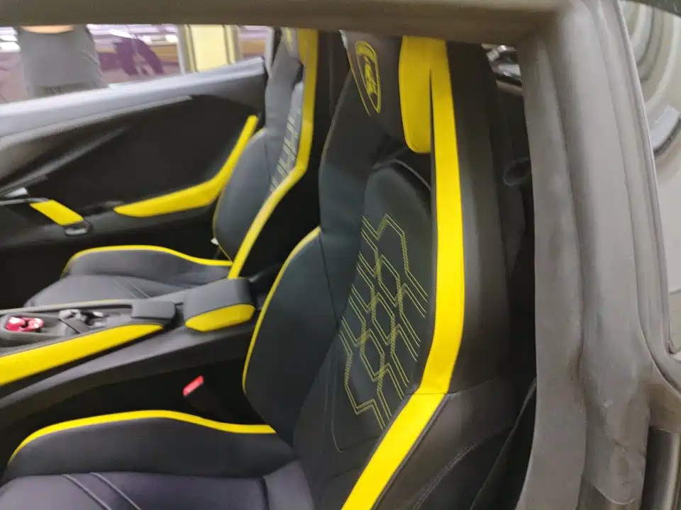 Lamborghini Revuelto — миниатюра 5