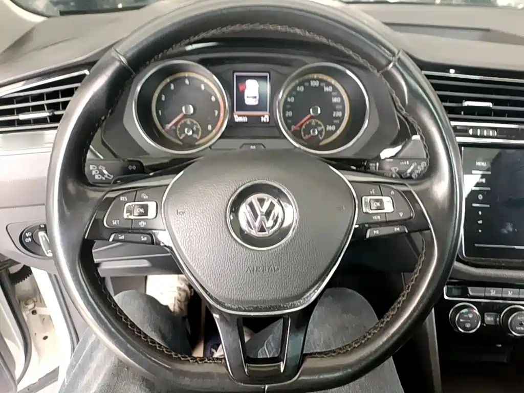 Volkswagen Tiguan L — миниатюра 11