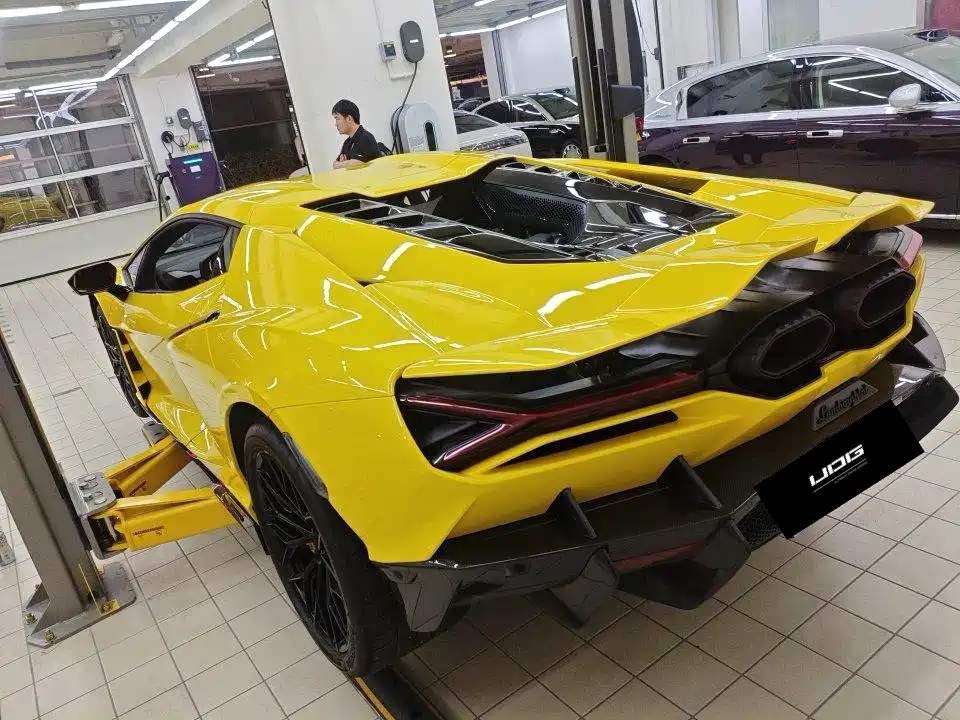 Lamborghini Revuelto — миниатюра 3